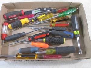 lot 231 image: (BSB) Assorted Screwdrivers and Driver Handles