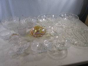 lot 237 image: (F-3) Assorted Decorative Glass...