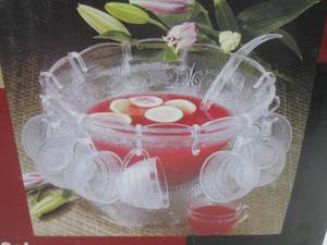 lot 238 image: (CSB) 27pc Glass Punch Bowl Set ...