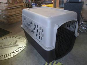 lot 253 image: (A-1) Large Top-Paw Pet Crate - 35 x 23 x 26 H - Crack on Top Corner Back Side