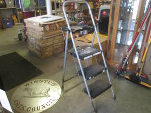 lot 257 image: (BS) Stapleton Portable Folding Step Ladder