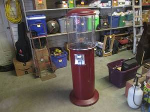 lot 260 image: (FS) Large Gumball Machine 59 12 Tall - No Keys