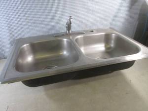 lot 262 image: (BR1) Kitchen Double Sink with Faucet