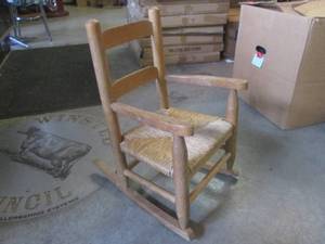 lot 264 image: (EW2) Vintage Wood Kids Rocking Chair