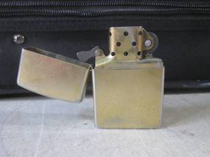 lot 271 image: (CNTR) Zippo Lighter ...