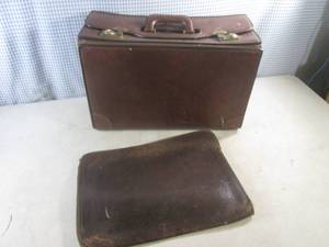 lot 277 image: (EW2) Vintage Leather Case with Leather Bag