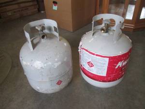 lot 290 image: (BR1) 2 Empty LP Tanks...