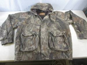 lot 300 image: (CSB) Swingster Case RealTree Hardwoods Camo Coat with Hood Size XL