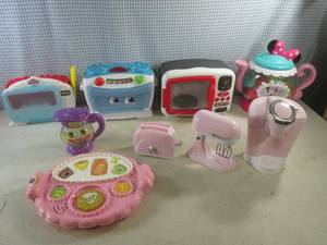 lot 24 image: (BS) Assorted Kids Kitchen Toys...