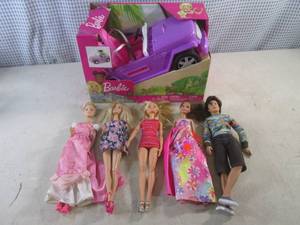 lot 128 image: (BSB) Barbie Jeep and 5 Dolls...
