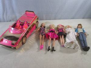 lot 130 image: (EW4) Barbie Car and 5 Dolls...