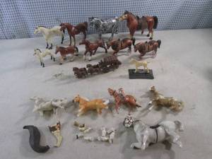 lot 131 image: (D-3) Assorted Horse Figures - Some Are Broken