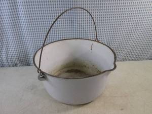 lot 137 image: (BSB) Vintage Cast Iron Pot with Handles 11 12 W x 5 34 H