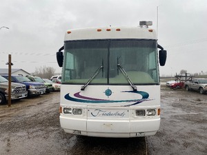 lot 1 image: 2000 National Tradewinds 7370 37