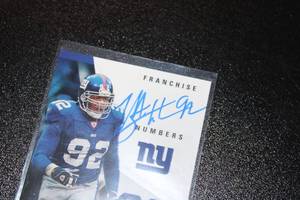 lot 6 image: 2022 Panini Franchise Numbers Michael Strahan Autograph #FN-MS