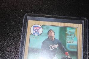 lot 16 image: 2022 Topps Archives Signature Edition Kent HrBek 1987 Topps Buyback Autograph #679 3482  Only 82 Exist