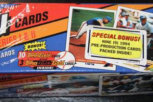 lot 31 image: 1993 Topps Baseball Facotory Sealed Complete Set  Features Derek Jeter Rookie Card  10 Topps Gold  3 Black Gold