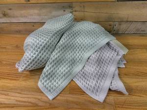 lot 13 image: Set of 2 Waffle Bath Towel - Casaluna-Gray & Teal Blue