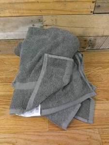 lot 41 image: Set of 2 Bath Towel - Room Essentials Dark Gray