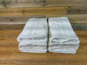 lot 61 image: Grandeur Hospitality, Bath Towel 6-pack