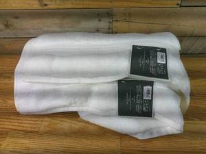 lot 44 image: Lot of 2 Spa Plush Bath Towel White - Threshold