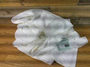 lot 60 image: Set of 2 Purely Indulgent 100% Egyptian Cotton Towels-White