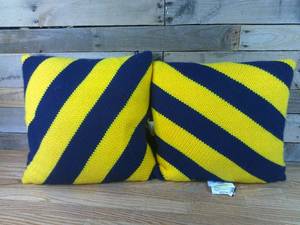 lot 74 image: Set of 2 Rolling Blazers 20 x 20 Knit Design Accent Pillows