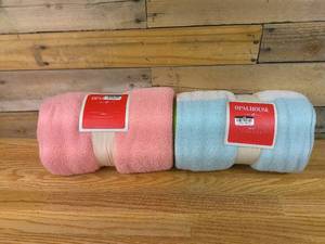 lot 69 image: Set of 2 Opalhouse 50 x 60 Plush Throw Blankets