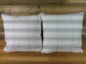 lot 79 image: Set of 2 18 x 18 Toss Pillows