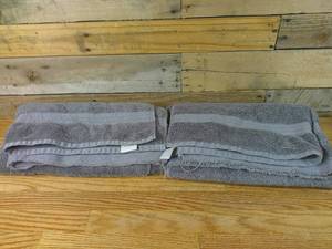 lot 80J image: Set of 2 Performance Plus Bath Towels - Gray-Some Fraying at bottoms