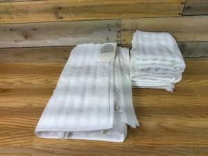 lot 80L image: Set of 1 Performance Plus Bath Towel - Threshold and 3 Hand Towels White Striped