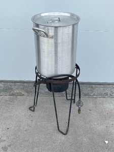 lot 19 image: Turkey Fryer