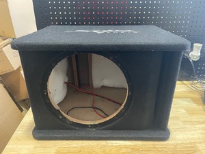 lot 33 image: Speaker Box