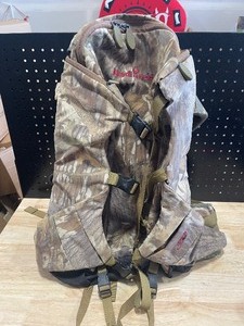 lot 38 image: Camo Backpack