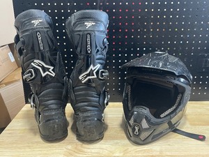 lot 50 image: Alpine Stars Riding Boots and Helmet