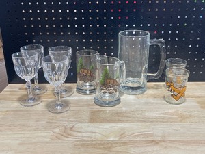 lot 54 image: Glasses