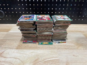 lot 73 image: Vintage Football Cards
