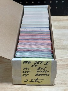 lot 89 image: NFL Pro Set Trading Cards
