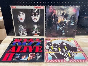 lot 104 image: KISS Vinyl Albums