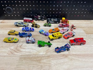 lot 119 image: Hot Wheels, Matchbox