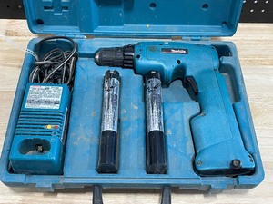 lot 125 image: Makita Cordless Drill