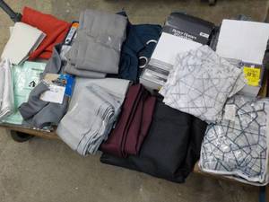 lot 91 image: Single Drapery and Curtain Panels and 1 Tablecloth