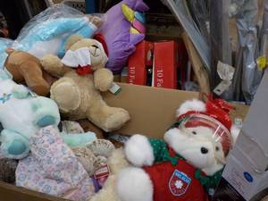 lot 162 image: Pallet of Unclaimed, Overstock and Food