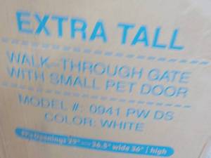 lot 177 image: Extra Tall Carlson Walk Thru Gate with small pet door