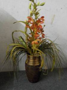 lot 5 image: Floral Arrangement 31 high