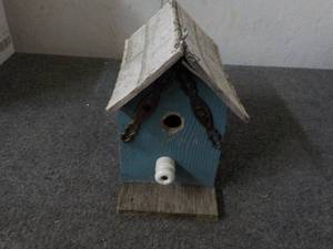 lot 6 image: Bird House 6 x 11 x 10