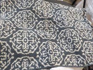 lot 25 image: Accent Rug 35 x 44