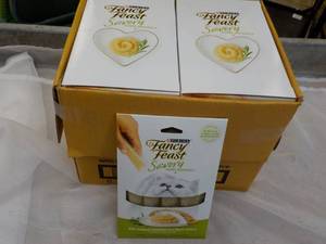 lot 54 image: 30 x 4 packs Natural Chicken in a Demi Glaze Purina Fancy Feast Savory Cat Treats retail $3 each