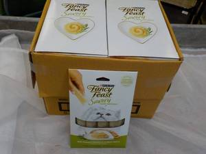 lot 55 image: 30 x 4 packs Natural Chicken in a Demi Glaze Purina Fancy Feast Savory Cat Treats retail $3 each