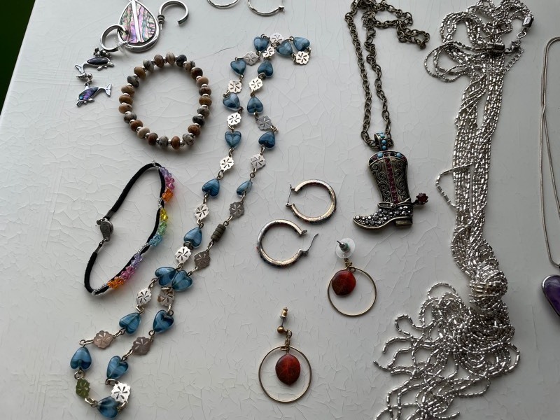 lot 76 image: Costume Jewelry Necklaces, Earrings, Bracelets Fun Collection